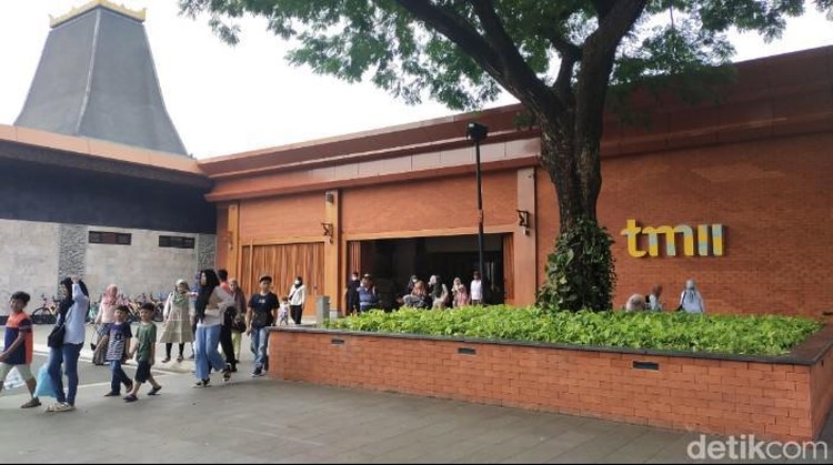 Taman Mini Indonesia Indah (TMII)