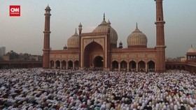 VIDEO: Muslim India Penuhi Jama Masjid Rayakan Idulfitri 1445 H