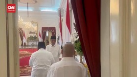 VIDEO: Prabowo-Jokowi Lakukan Pertemuan Tertutup di Istana Negara