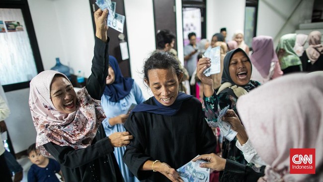 FOTO: Panen Rupiah dan Senyum di Kampung Susun Akuarium