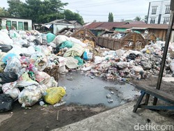 Warga Keluhkan Tumpukan Sampah di Terminal Ogan Ilir