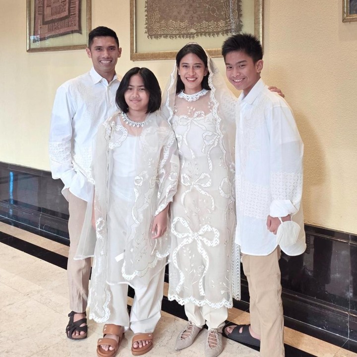 <p>Unggahan tersebut sontak menuai beragam reaksi dari publik. Apalagi, ini menjadi momen bagi Dian untuk menunjukkan sosok putra-putrinya yang sudah tumbuh besar.(Foto: Instgaram @therealdisastr)</p>