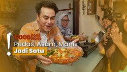 Dapur Keliling Steby, Masak Pindang Ikan Nila Pinggir Gang Ditonton Warga
