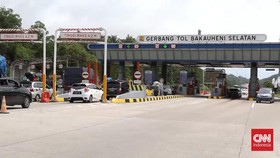Kapok Macet Merak, Pemudik Pilih Nyeberang Lebih Awal ke Pulau Jawa
