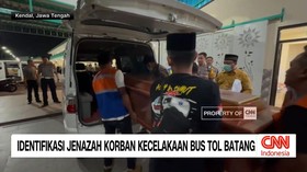VIDEO: Identifikasi Jenazah Korban Kecelakaan Bus Tol Batang