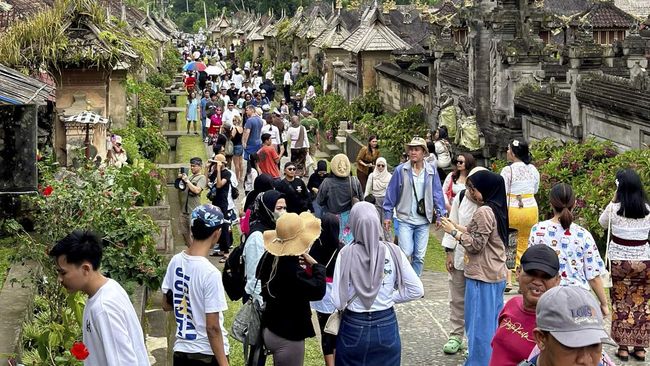 Desa Penglipuran Bali Banjir Turis Lokal Hingga 6 Ribu Orang per Hari