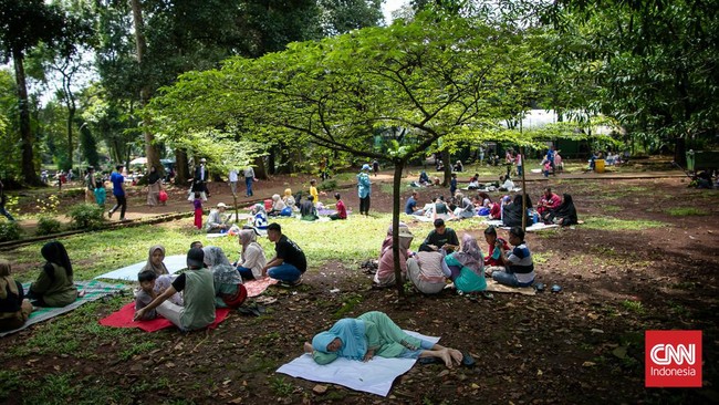 FOTO: Libur Lebaran Merakyat di Kebun Binatang Ragunan