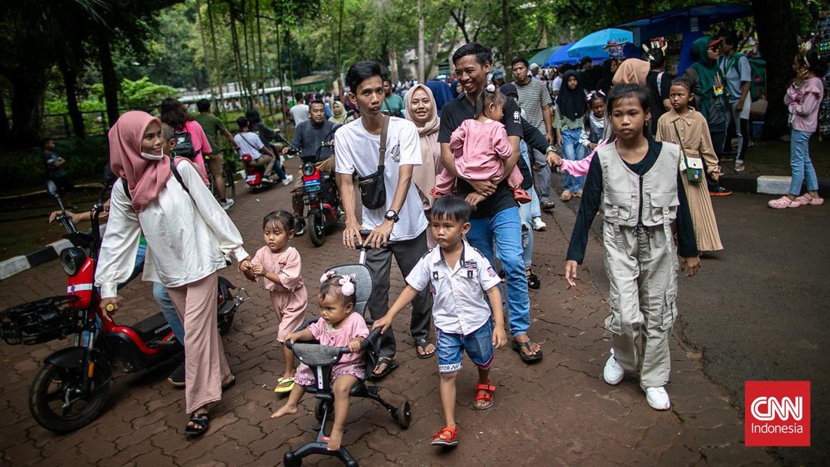 FOTO: Libur Lebaran Merakyat di Kebun Binatang Ragunan
