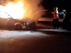 Mobil Pemudik Asal Gresik Terbakar di Tol Jomo Gegara Korsleting Listrik