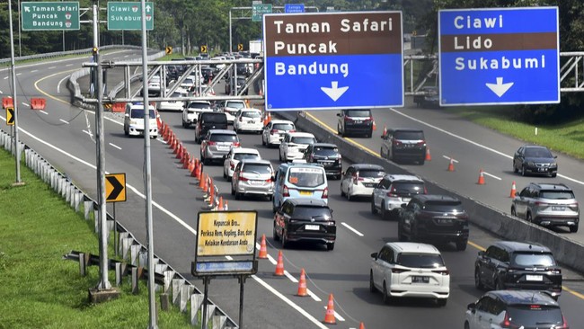 Seorang visitor meninggal bumi diduga akibat kelelahan saat berpiknik di area wisata Puncak, Kabupaten Bogor, Jawa Barat.