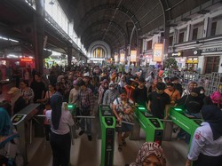 Siap-siap, QRIS Tap Juga Bisa Dipakai di KRL Mulai September 2025