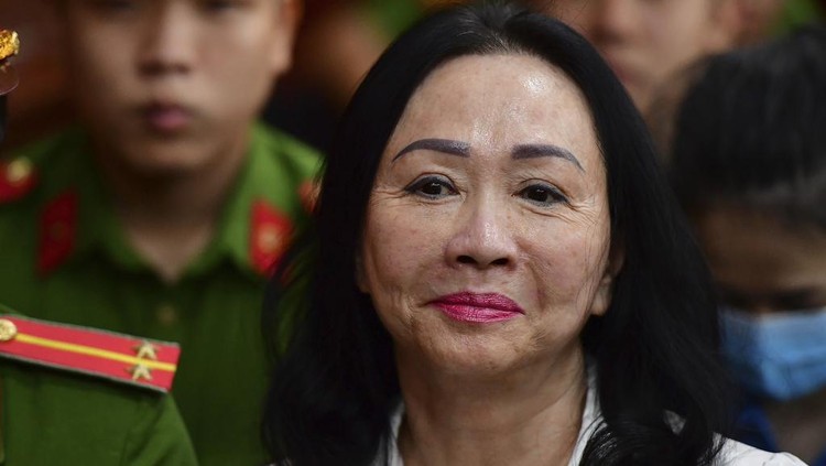 Business woman Truong My Lan attends a trial in Ho Chi Minh City, Vietnam on Thursday, April 11, 2024. The real estate tycoon may face the death penalty if convicted of allegations that she siphoned off an amount of $12.5 billion, nearly 3 percent of Vietnam's 2022 GDP, in its largest financial fraud case. (Thanh Tung/VnExpress via AP)