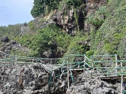 Viral, Wisatawan Jatuh dari Jembatan di Pantai Siung Gunungkidul