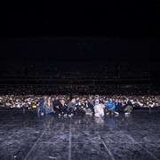 Penuh Haru, SEVENTEEN Gelar Konser 