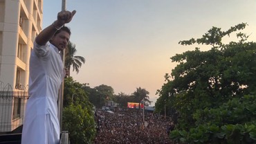7 Artis Bollywood yang Jalani Ibadah Umrah, Ada Shah Rukh Khan?