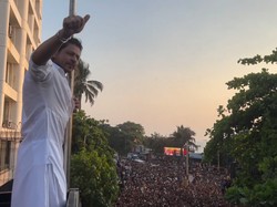7 Artis Bollywood yang Jalani Ibadah Umrah, Ada Shah Rukh Khan?