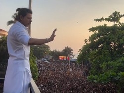 Shah Rukh Khan Kena Heat Stroke, Dilarikan ke RS