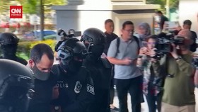VIDEO: Kasus Senpi Ilegal, Pria Israel Diseret ke Pengadilan Malaysia