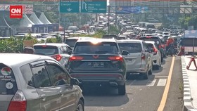 VIDEO: Data Polisi, Hingga Jumat Pagi 10 Ribu Kendaraan Menuju Puncak