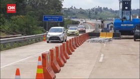 VIDEO: Sehari Dibuka 1 Lajur, Tol Bocimi Dipadati Arus Liburan