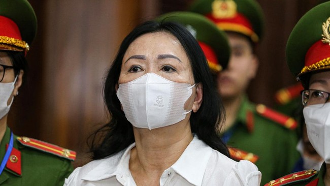Crazy rich asal Vietnam Truong My Lan divonis hukuman mati karena terlibat dalam kasus penipuan mencapai Rp200,06 triliun. 