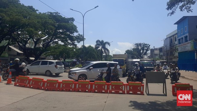 Jalan Menuju Anyer Ditutup Akibat Kepadatan Arus Lalu Lintas yang Melampaui Kapasitas