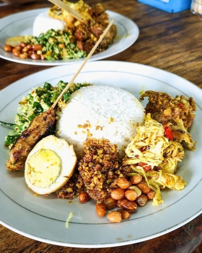 10 Rekomendasi Tempat Kuliner Kaki Lima yang Populer di Bali