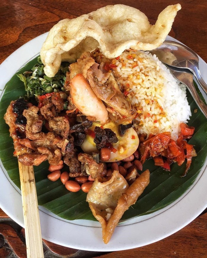 10 Rekomendasi Tempat Kuliner Kaki Lima yang Populer di Bali