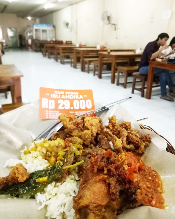 10 Rekomendasi Tempat Kuliner Kaki Lima yang Populer di Bali