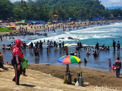 Pantai Karanghawu yang Hadirkan Sejuta Kenangan bagi Heti