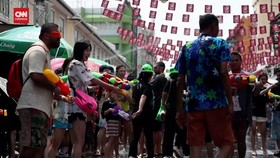VIDEO: Basah-basahan Bersama di Festival Songkran Thailand