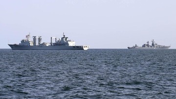 Iranske sile prisilile ameriško vojaško ladjo, da zapusti Omanski zaliv