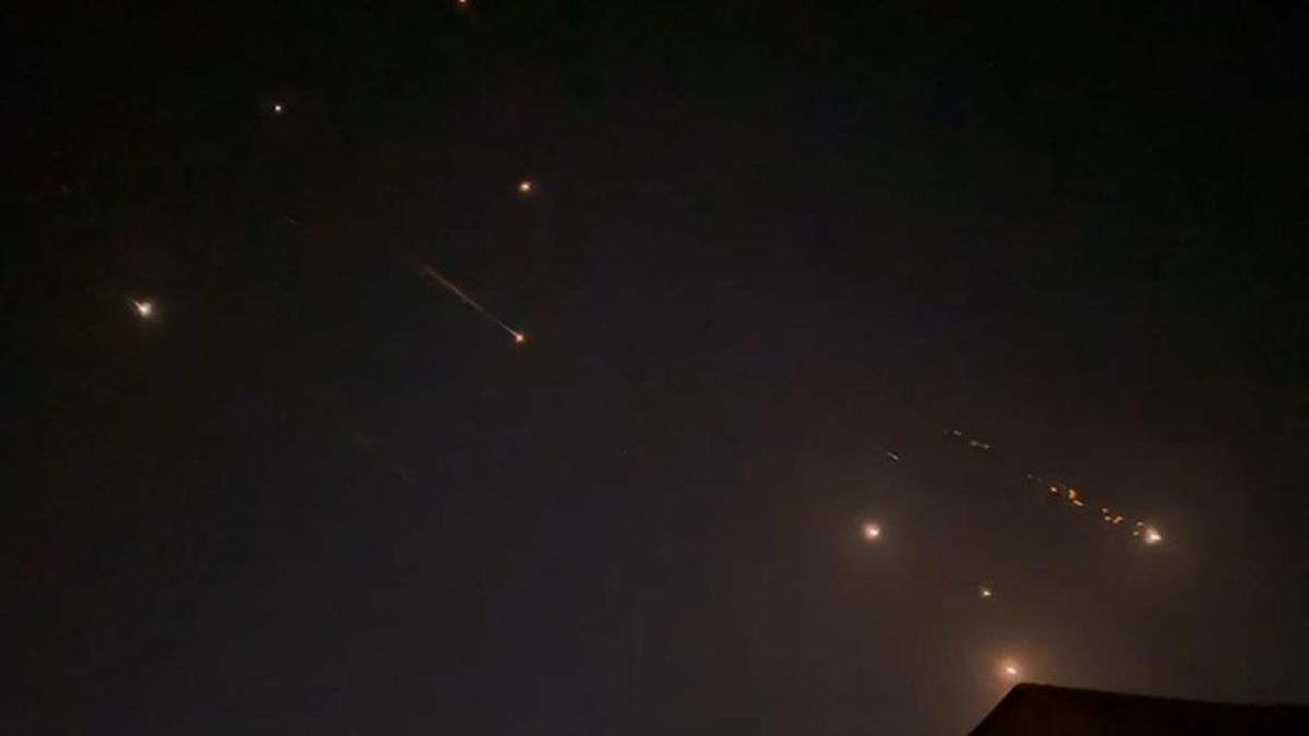 Perang Pecah! Iran Balas Tembak 100 Drone ke Israel