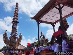 Bade 25 Meter Palebon Tjokorda Bagus Santaka di Puri Ubud Diarak ke Kuburan