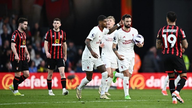 Manchester United bermain imbang dengan Bournemouth dalam pertandingan Premier League di Stadion Vitality, Sabtu (13/4).