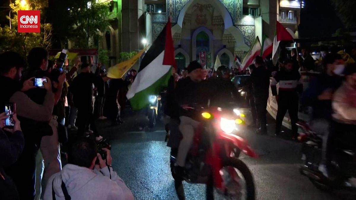 VIDEO: Warga Iran Turun ke Jalan Rayakan Serangan ke Israel