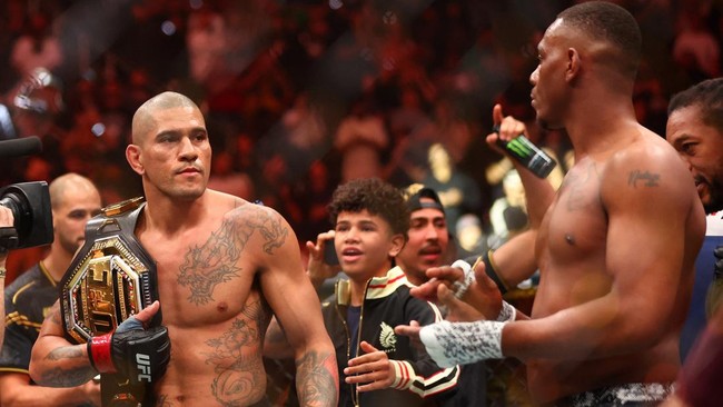 FOTO: Dua KO Brutal di UFC 300