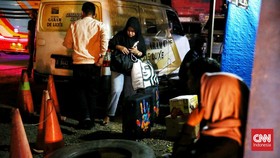 FOTO: Menyambut Arus Balik Pemudik di Terminal Pondok Pinang