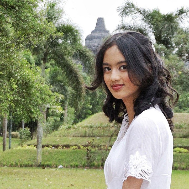 <p>Banyak netizen memuji paras Atisha yang cantik di usianya yang menginjak remaja. Tak sedikit pula yang menganggap wajah Atisha sangat mirip dengan mendiang ayahnya, Reza Gunawan. (Foto: Instagram @atishaprajna)</p>