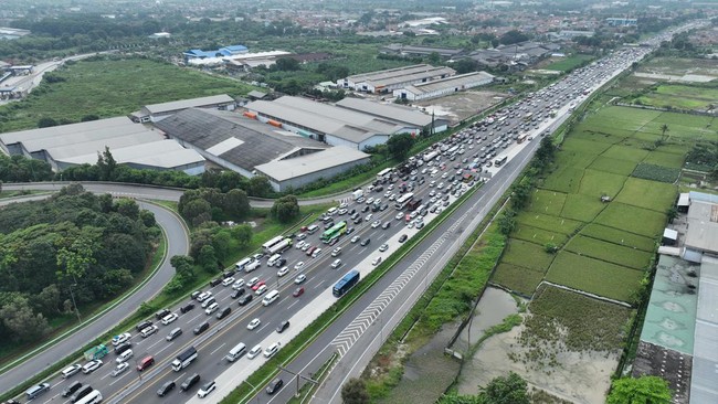 Tarif Tol Cikopo-Palimanan (Cipali) resmi naik mulai pukul 00.00 WIB pada Rabu (30/10). Berikut daftar komplit tarif baru Tol Cipali.