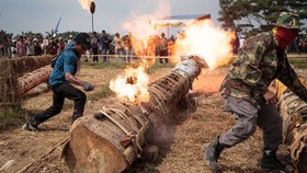 FOTO: Dentuman Meriam Karbit di Festival Kuluwung Bogor