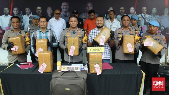 Polresta Malang Kota membongkar upaya kurir ganja, MS (27), yang membawa 42 kg narkoba itu dari Sumatera.
