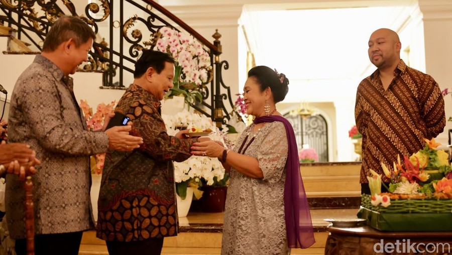Prabowo Subianto dan Titiek Soeharto. (Tim media Prabowo)