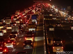 Arus Balik Tol Cikampek Ramai Lancar