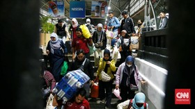 FOTO: Serbuan Warga ke Jakarta via Stasiun Pasar Senen