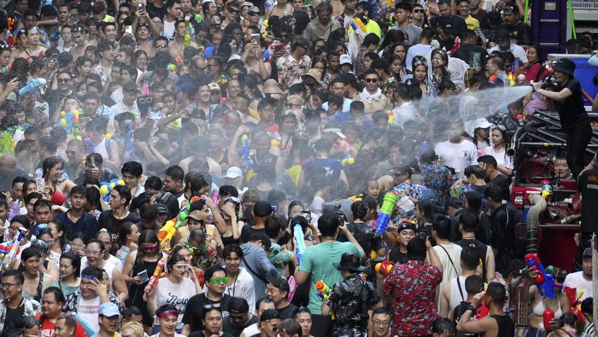 FOTO: Serunya Pesta Air Songkran di Thailand