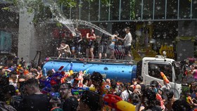 FOTO: Serunya Pesta Air Songkran di Thailand