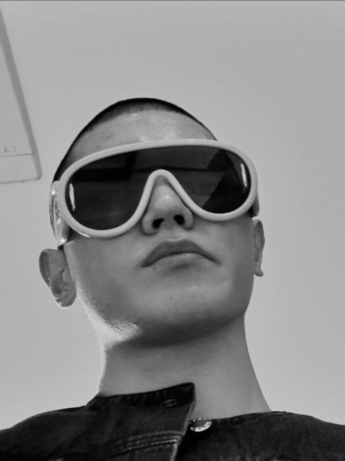 Pada Minggu, (14/4) lalu, Taeyong membagikan potretnya dengan gaya rambut baru melalui laman Instagram-nya, Beauties./ Foto: instagram.com/taeoxo_nct