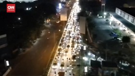 VIDEO: Momen Gerbang TOL Cikampek Utama Dipadati Arus Balik dari Udara
