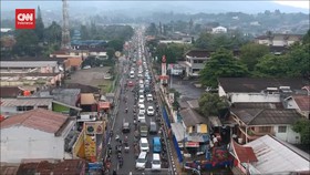 VIDEO: Penampakan Kawasan Wisata Puncak Macet Total dari Udara
